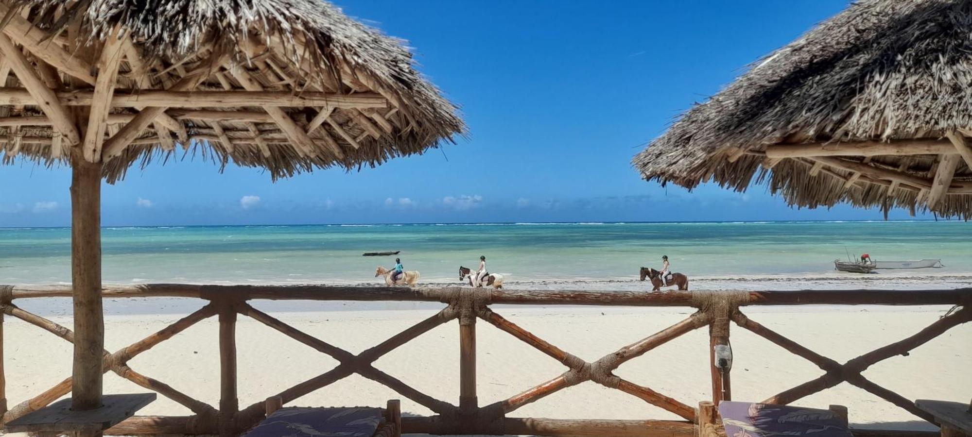 Sands Inn Hotel Pwani Mchangani Exterior photo