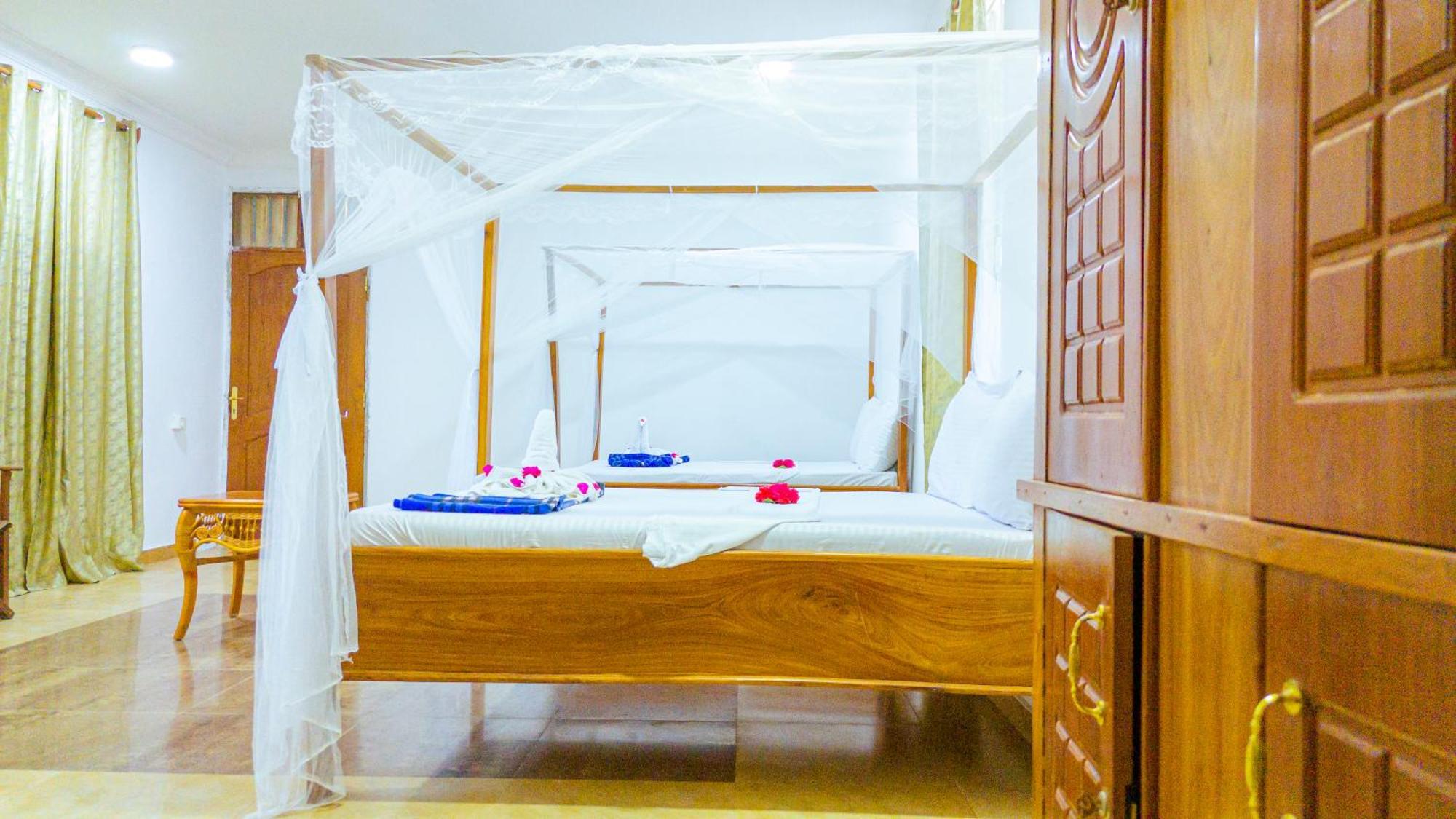 Sands Inn Hotel Pwani Mchangani Exterior photo
