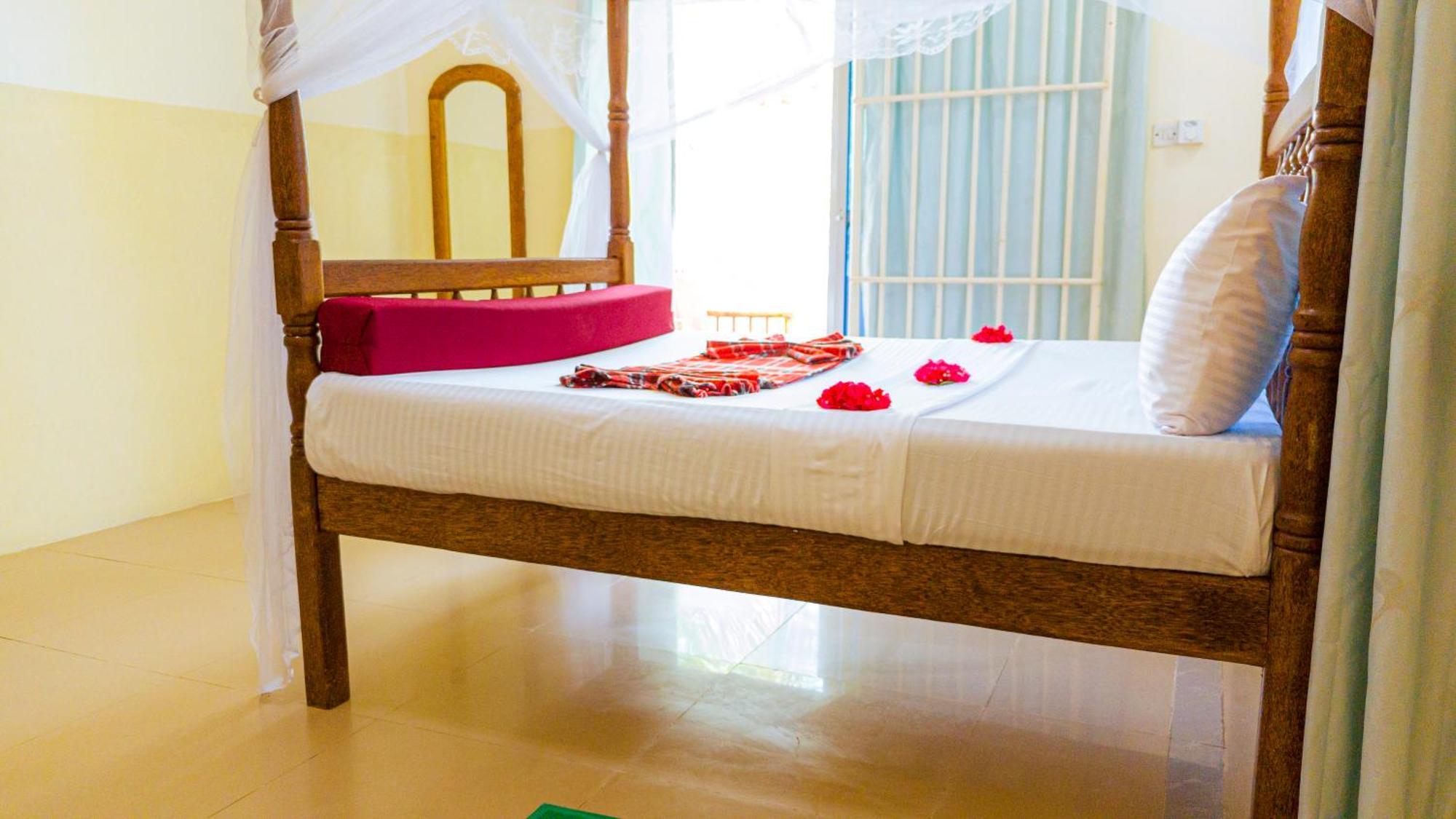 Sands Inn Hotel Pwani Mchangani Exterior photo