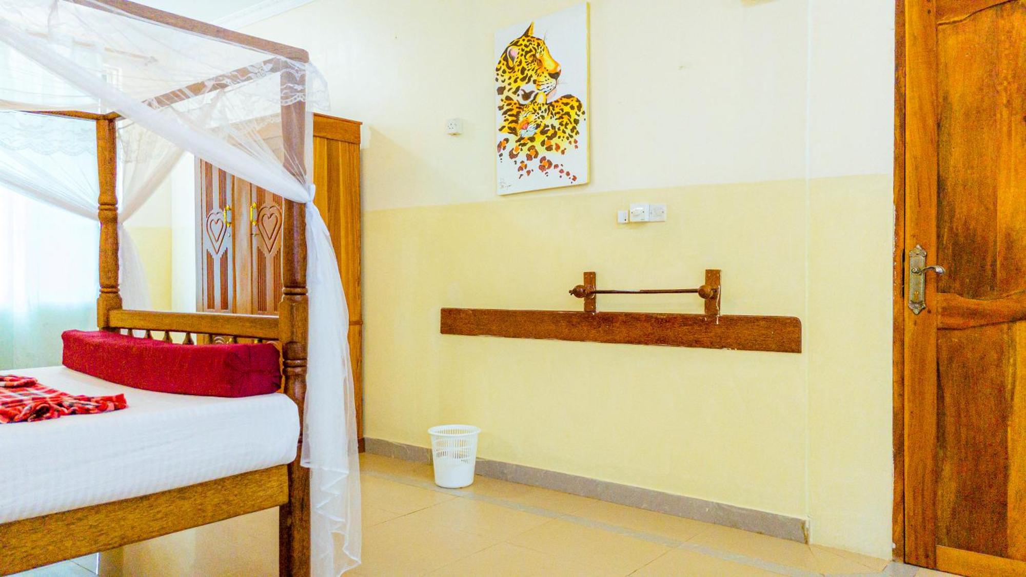 Sands Inn Hotel Pwani Mchangani Exterior photo