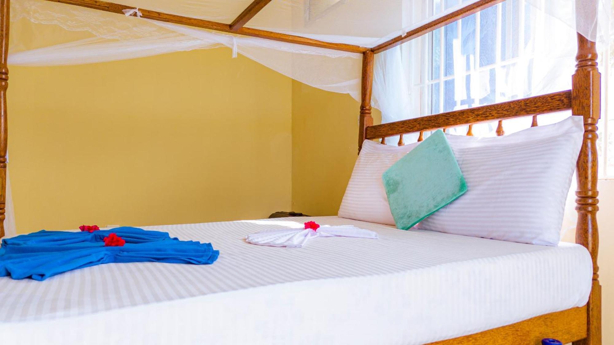 Sands Inn Hotel Pwani Mchangani Exterior photo