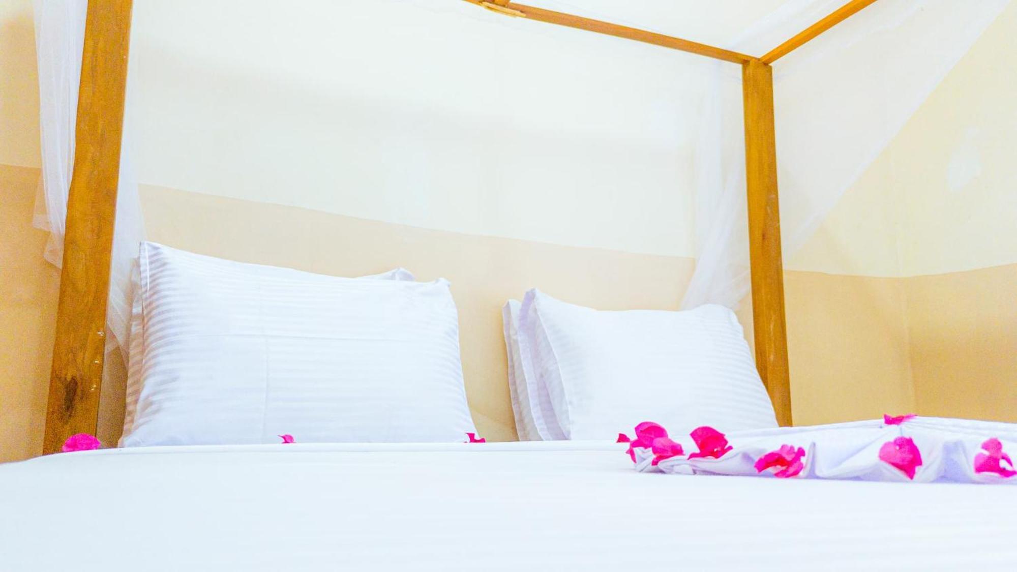 Sands Inn Hotel Pwani Mchangani Exterior photo